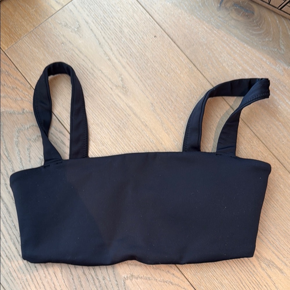 Vuori Evolve Square Neck Bra in XS black